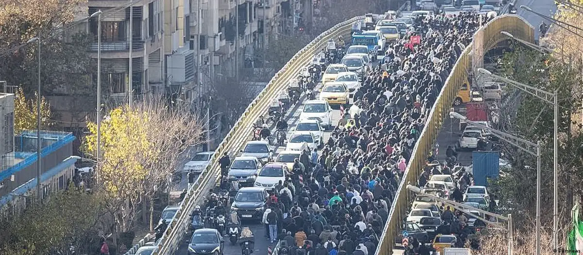 Halk sokakta, protestolar büyüyor
