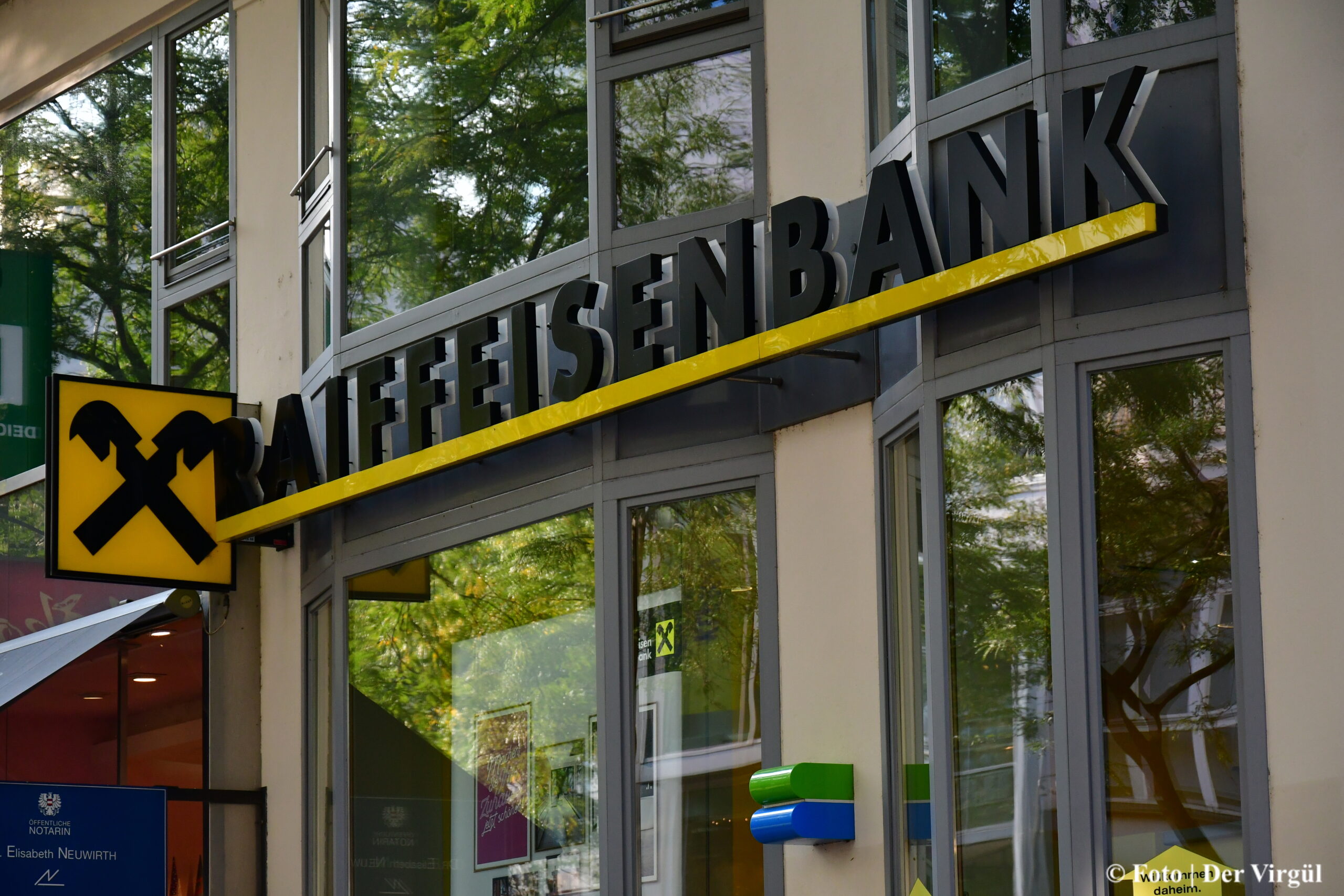 Raiffeisen Bank, Yüzlerce Çalışan İçin İşten Çıkarmaya Hazırlanıyor