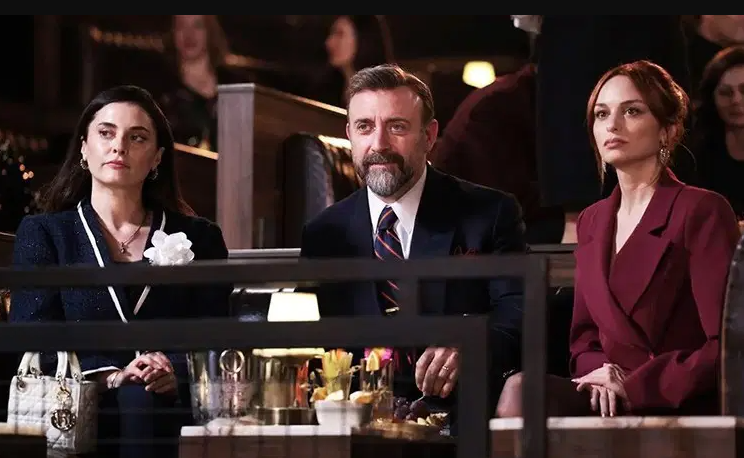 “Kral Kaybederse” İncelemesi | Gücün Maskelediği Kırılganlık