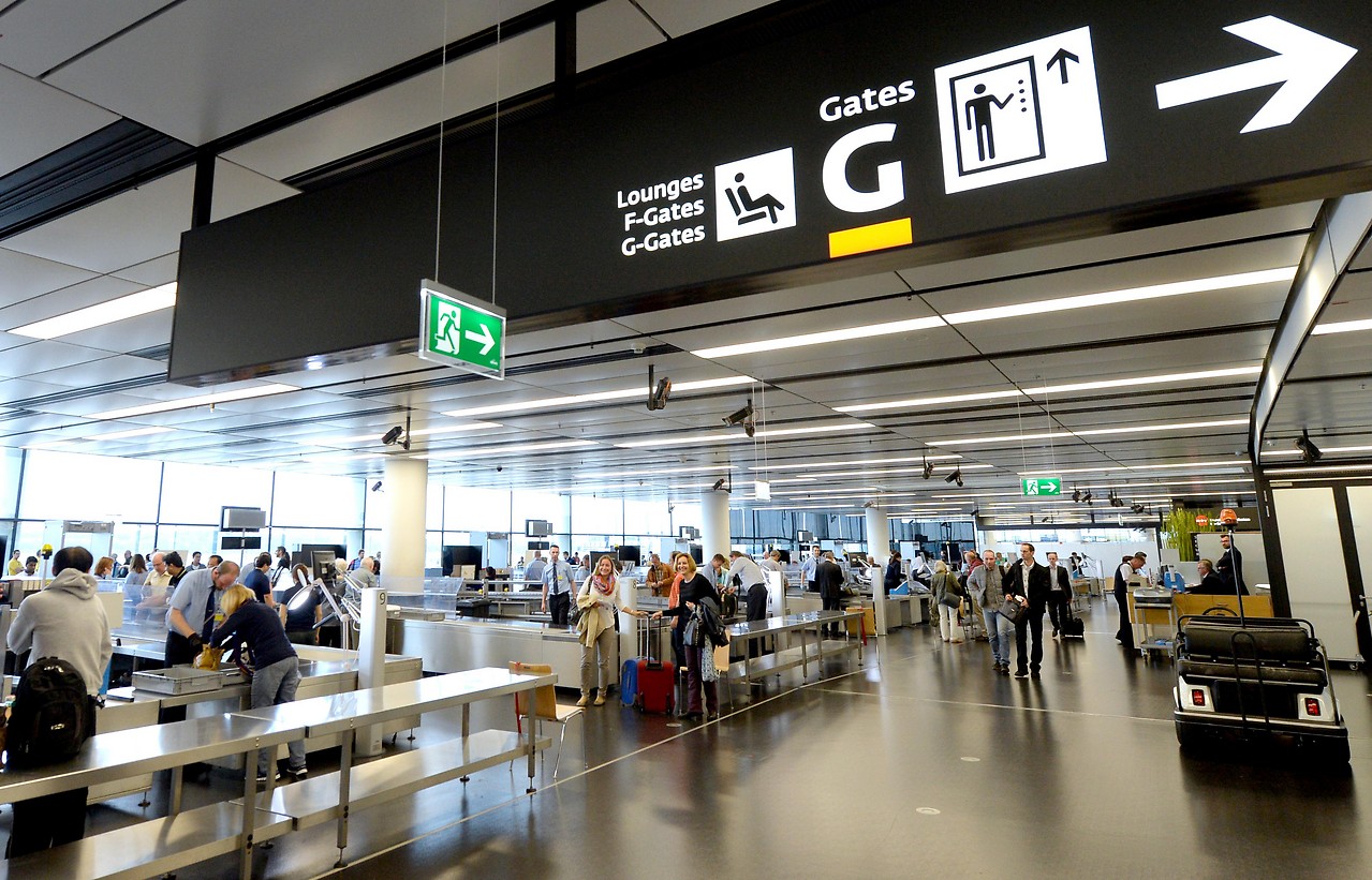 Viyana Havalimanı | Yolcular özel güvenlik tarafından elle aranabilir mi?