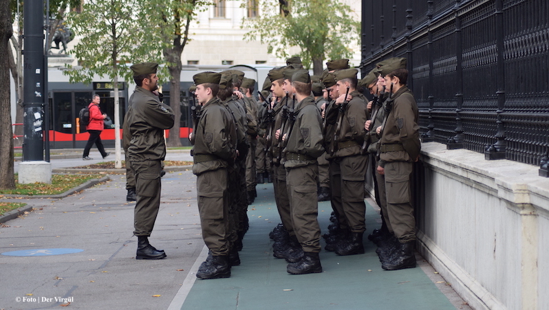 Kein Wahlrecht, aber Wehrdienst? | In Österreich sollen Ausländer „das Vaterland verteidigen“