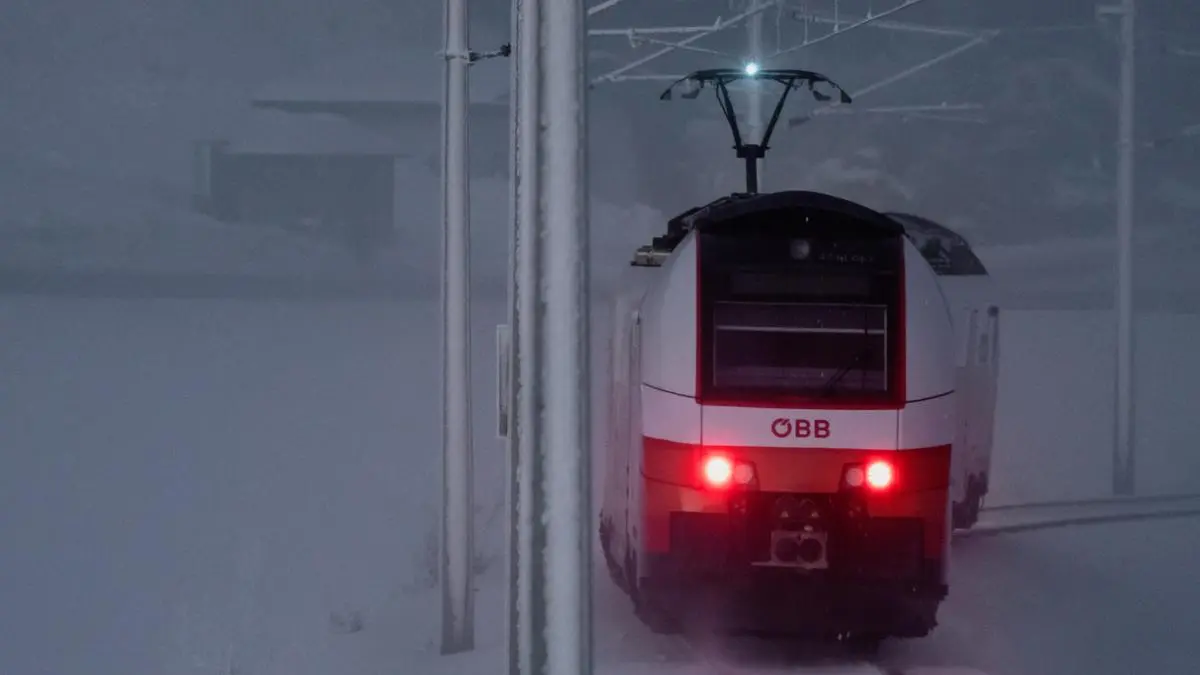 Hava Şartları Trenleri Durma Noktasına Getirdi