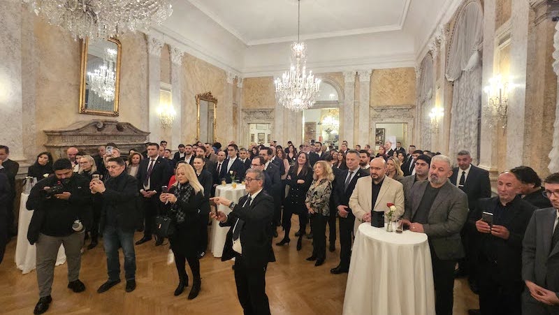 Türkiye’nin Viyana Büyükelçiliği’nde Aynı Salon, Farklı Dünyalar