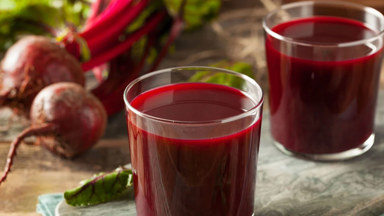 Journalistin Anna Burghardt zum Probieren von hausgemachtem Şalgam eingeladen