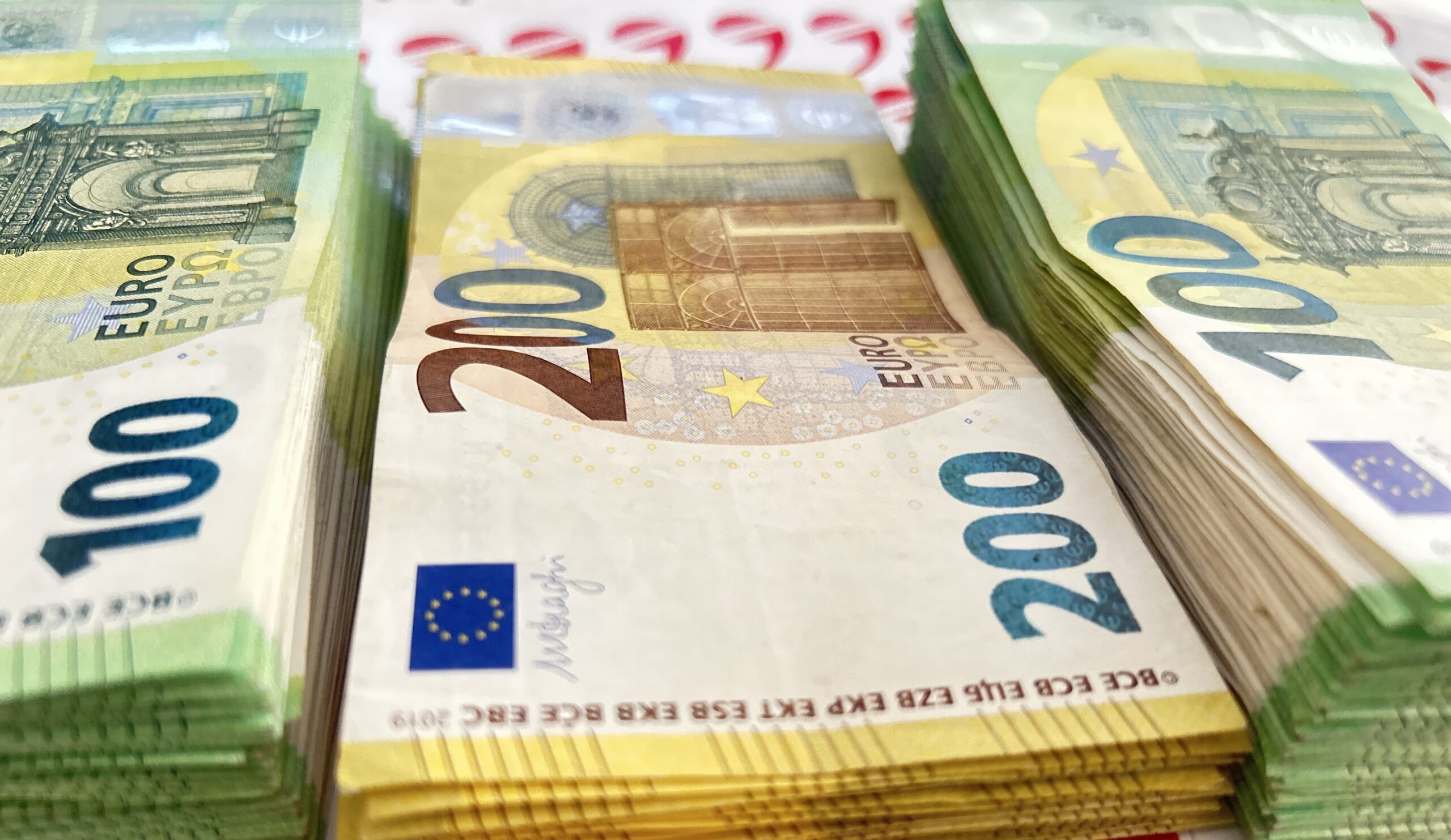 Avusturya, Silahlanma İçin Daha Fazla Borçlanabilir