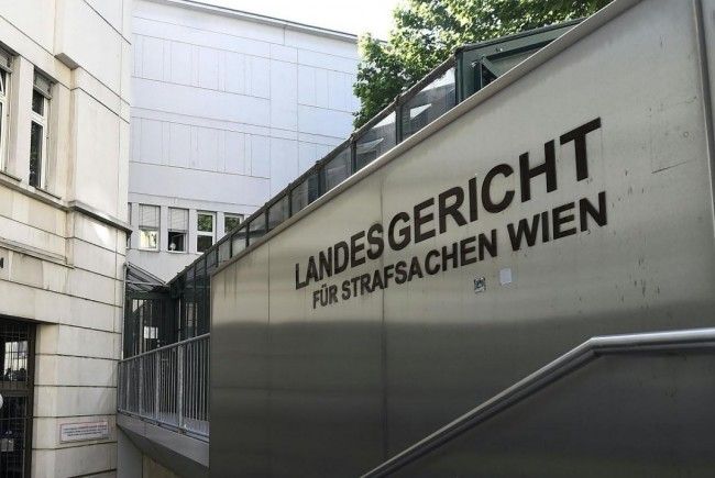 Babasının Türkiye’de kaza geçirdiği yalanıyla Viyana’da 22 bin Euro topladı