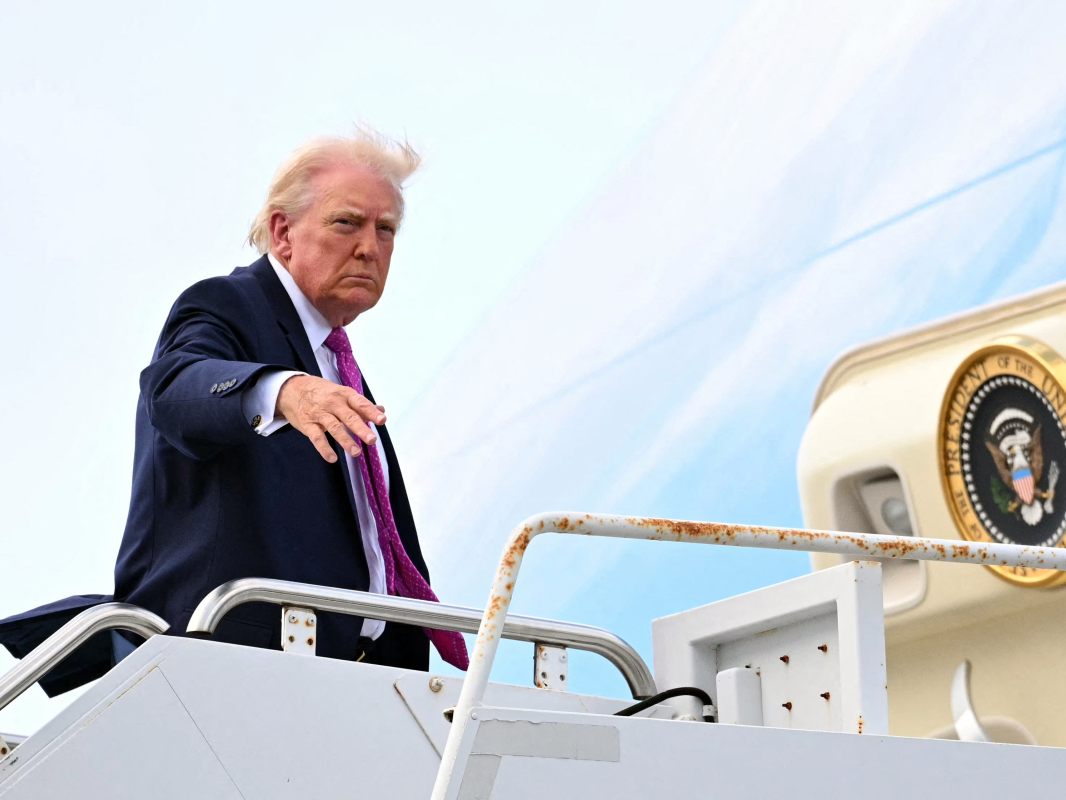 Trump İran’ı tehdit etti | “Tüm enerji santrallerini, petrol kuyularını ve Harg Adası’nı havaya uçuracağım.”