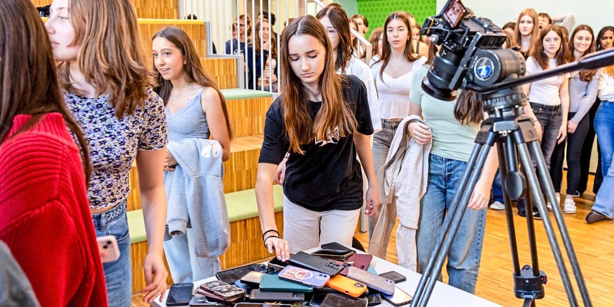 Avusturya’da öğrenciler, üç hafta boyunca akıllı telefon kullanmayacak