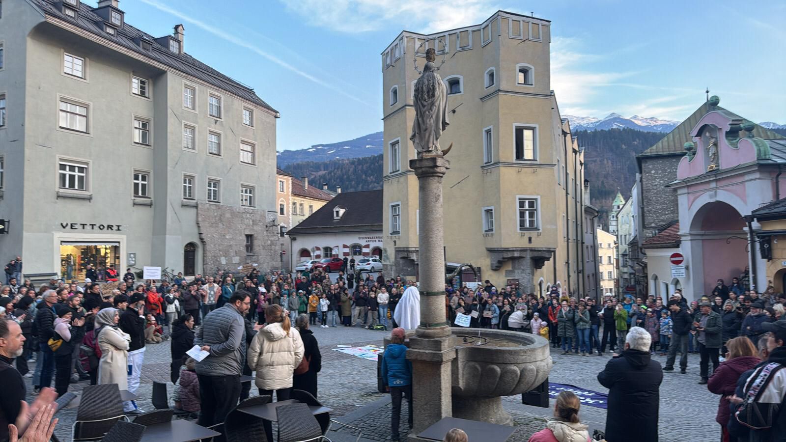 Kapılarına Domuz Kafası Bırakılmıştı | Bir Aile Hedef Alındı, Bir Kent Ayağa Kalktı