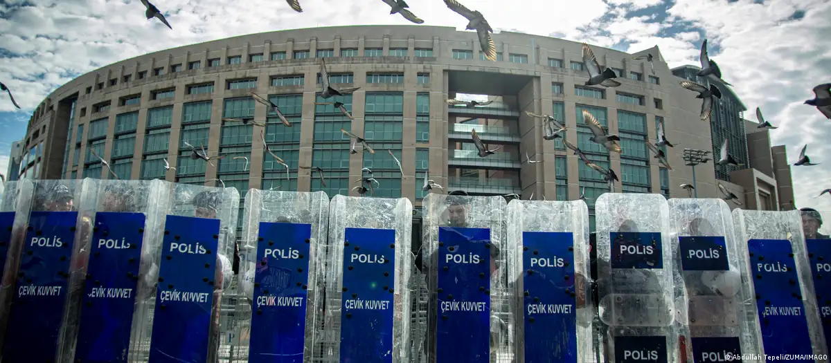 Beşiktaş ve Galatasaray’ın eski başkanları gözaltına alındı