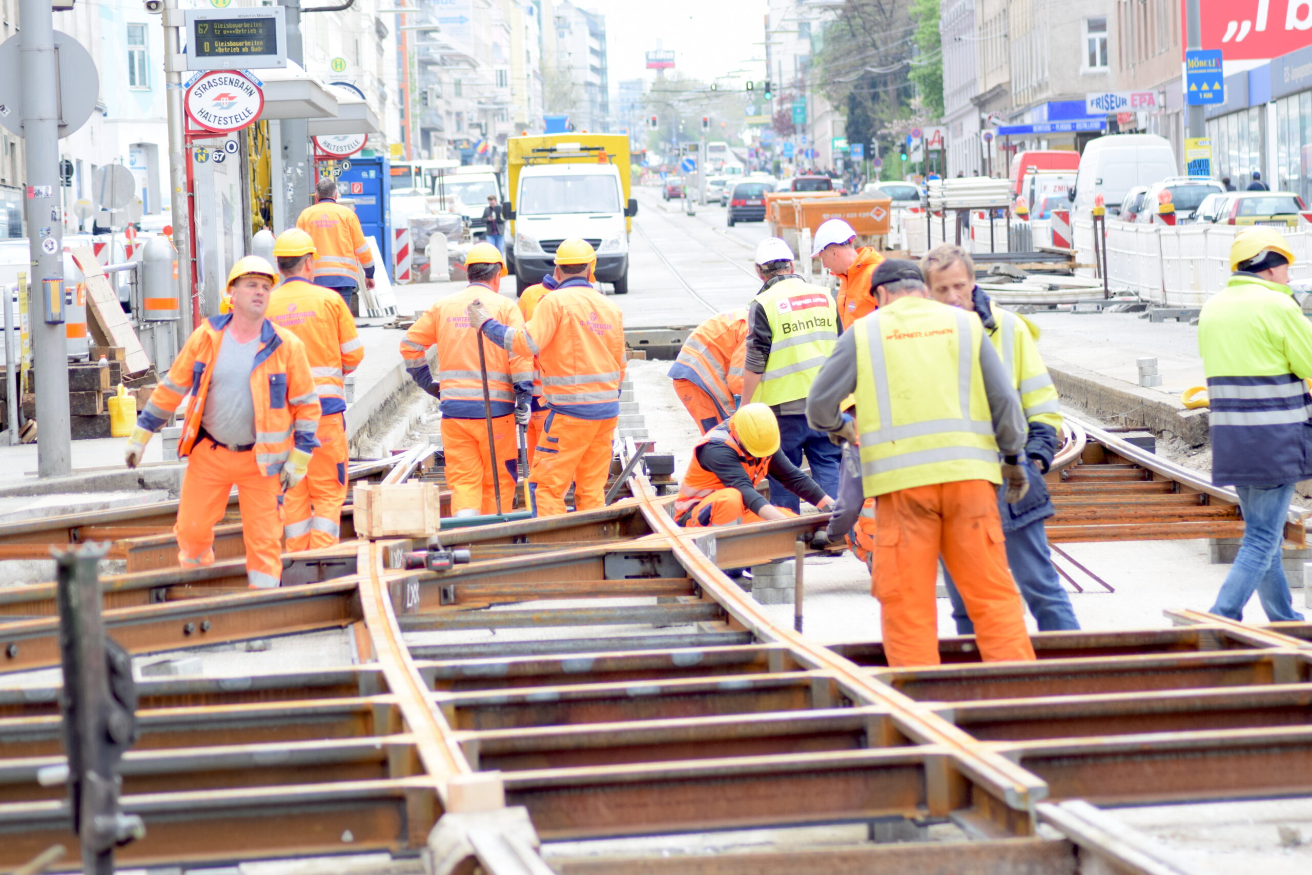 Avusturya göçmenlerden tam olarak ne yapmalarını istiyor?