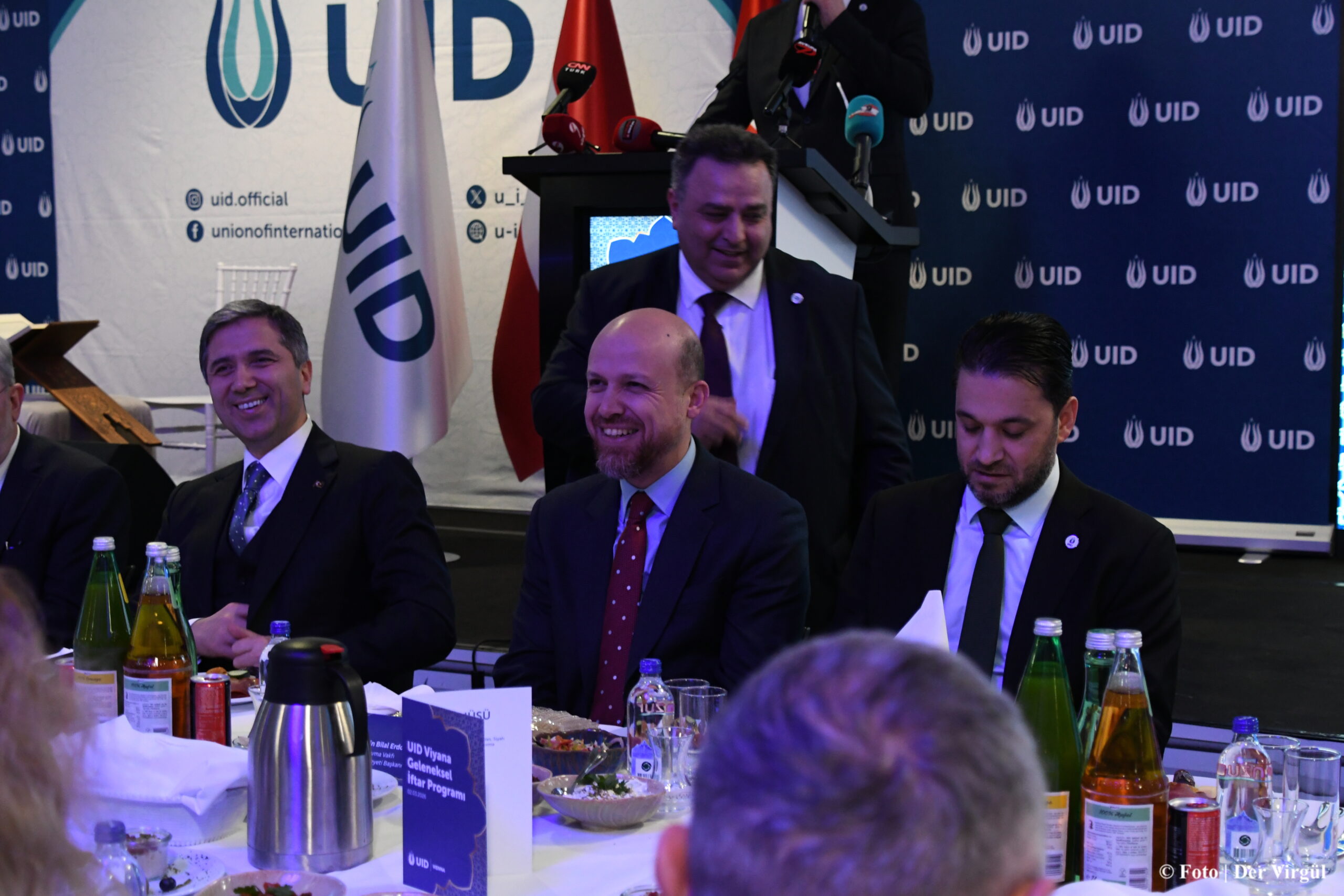 Bilal Erdoğan in Wien von AKP-Anhänger:innen wie ein „Prinz“ empfangen