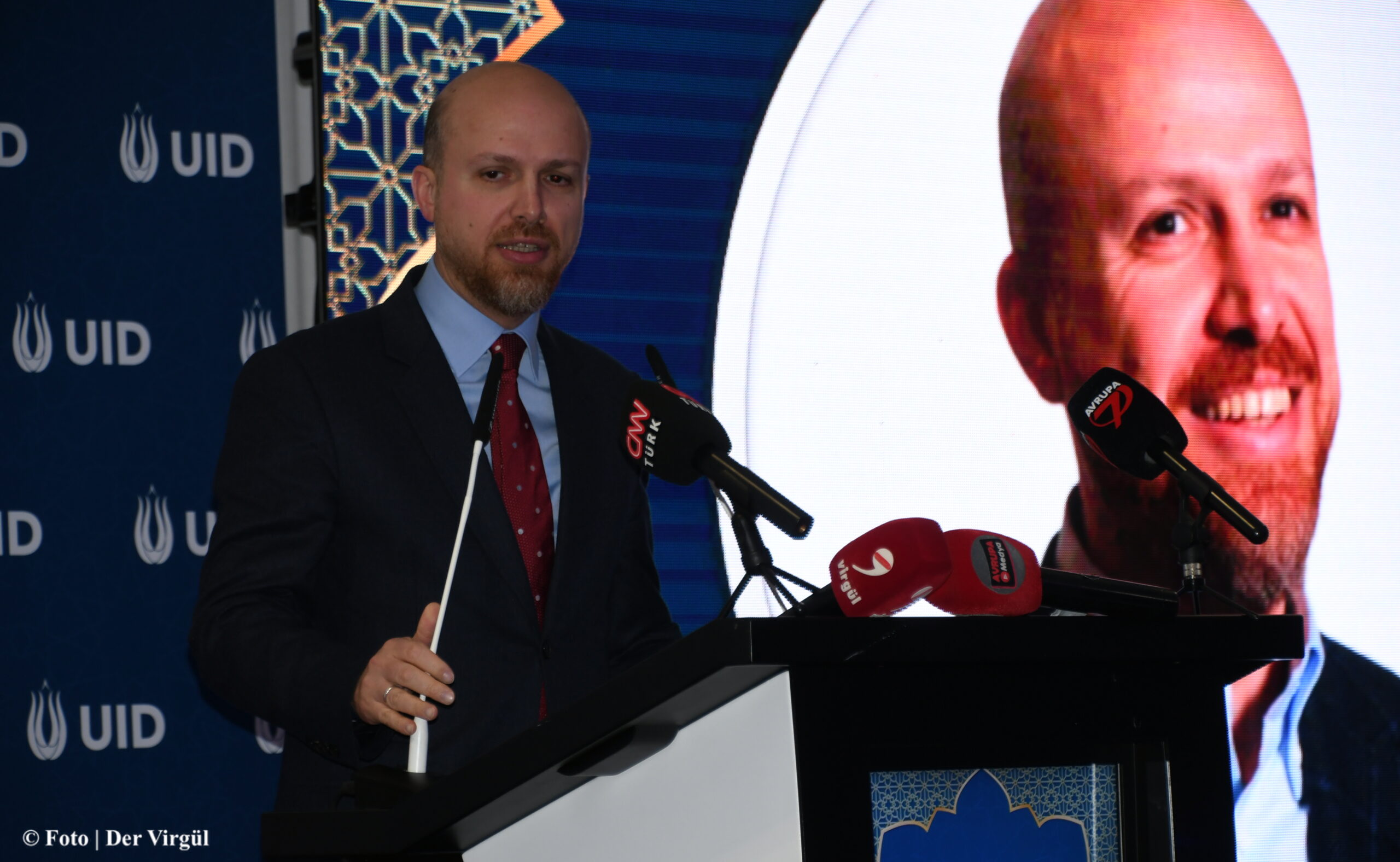 Bilal Erdoğan Viyana’da AK Partililer tarafından “şehzade” gibi karşılandı