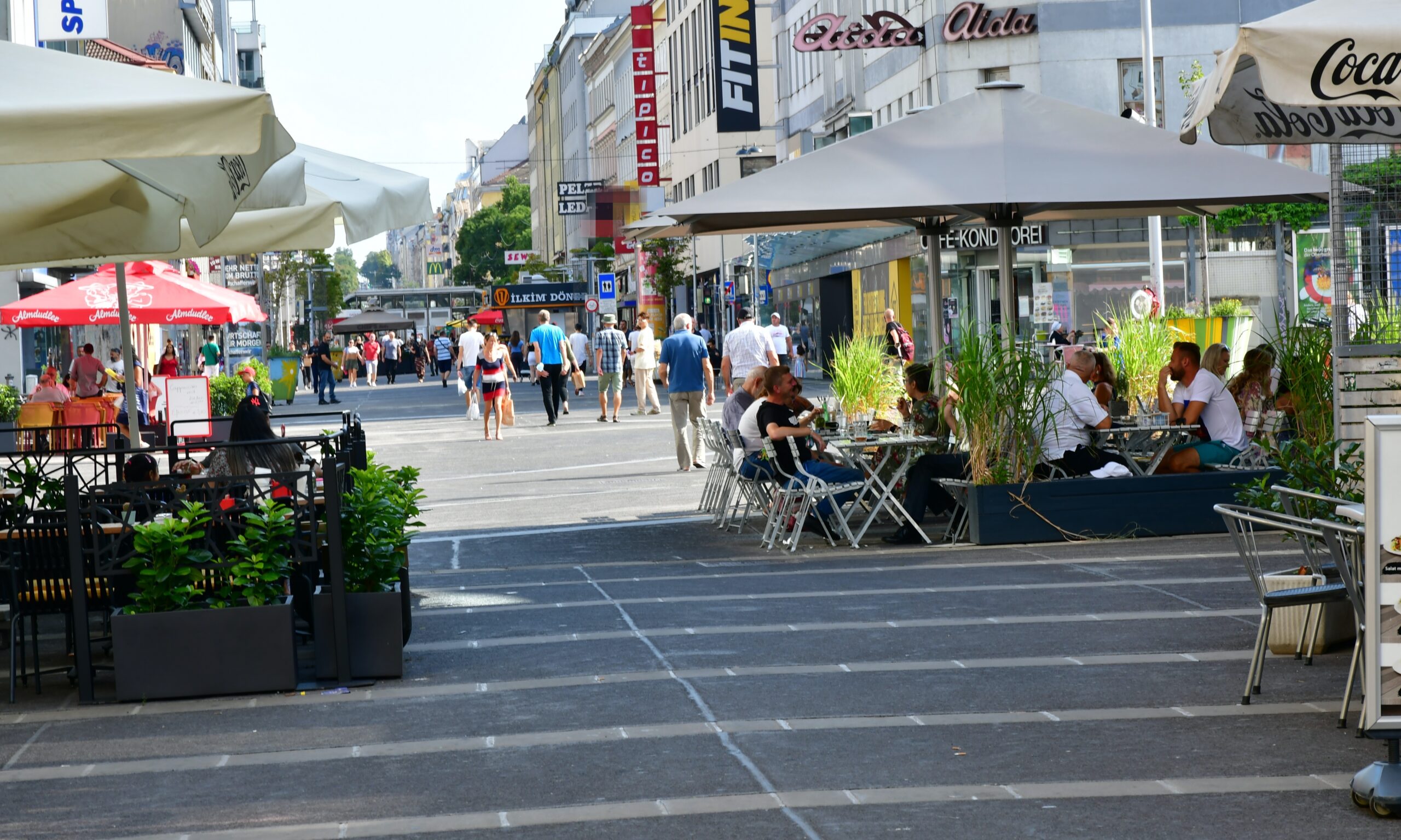 Viyana’da “Schanigarten” sezonu resmen açıldı