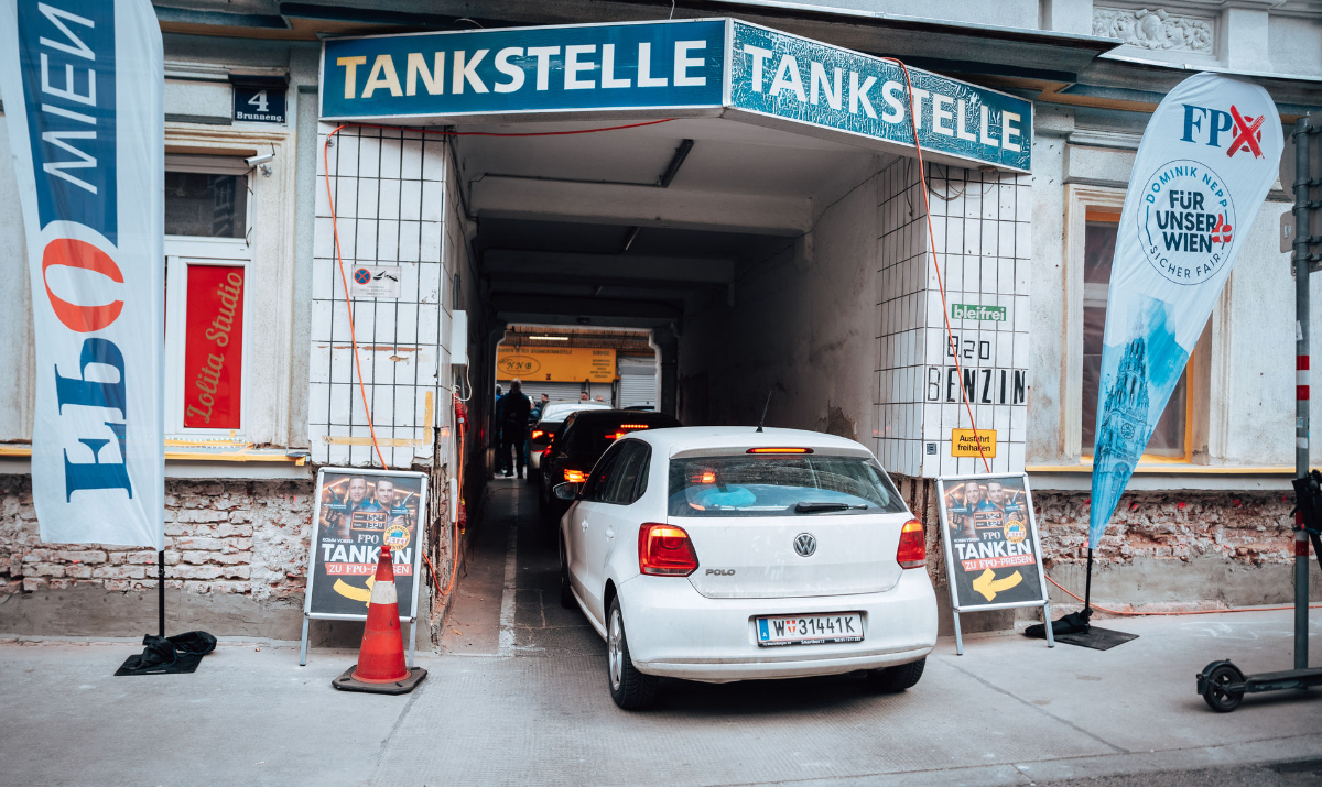 FPÖ’den Viyana’da ucuz akaryakıt kampanyası | İki saat boyunca akaryakıt fiyatları düşürüldü