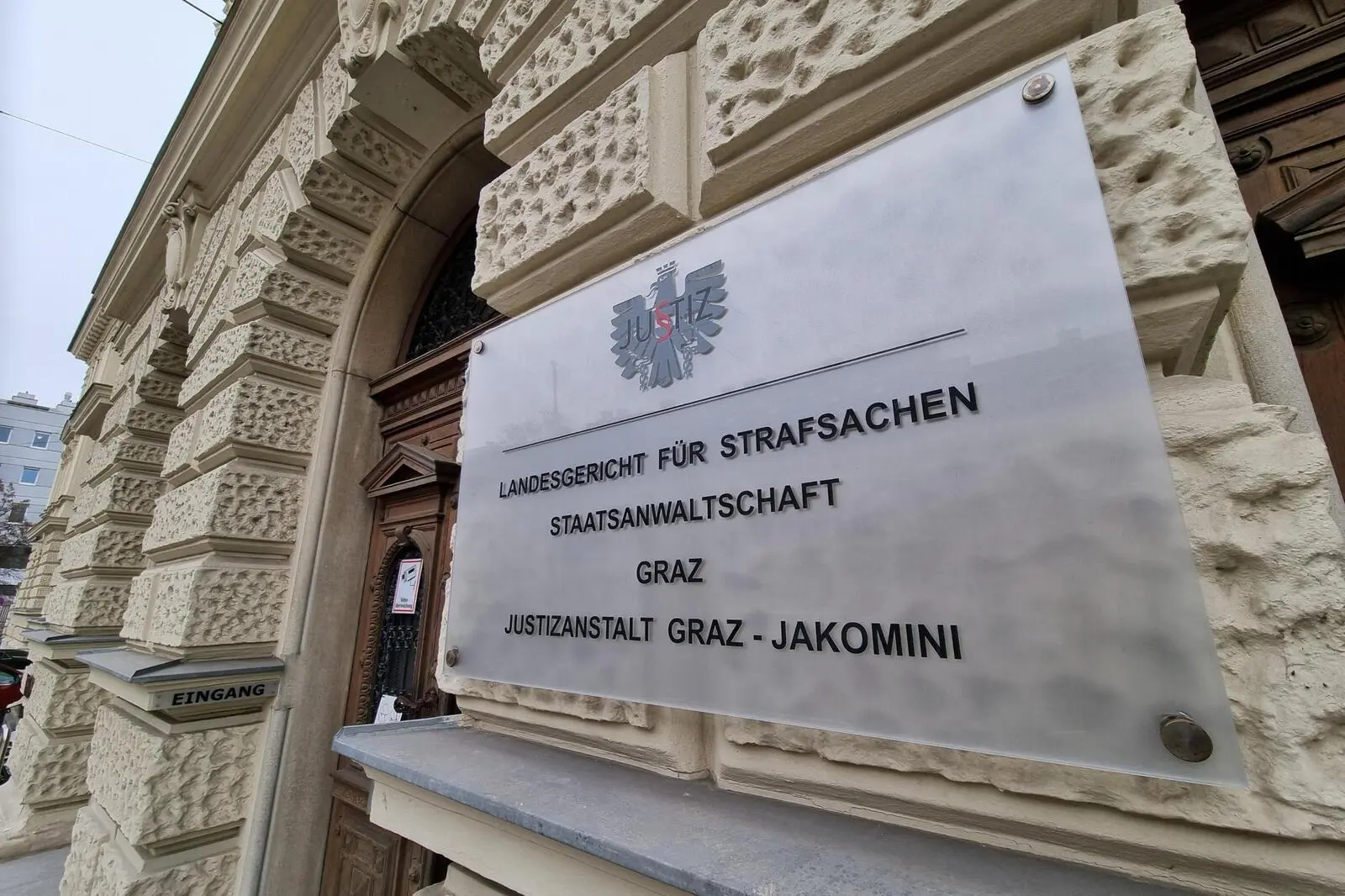 Müslüman kadına “peçeli baykuş” dedi | Avusturya’da bilirkişi görevden alındı