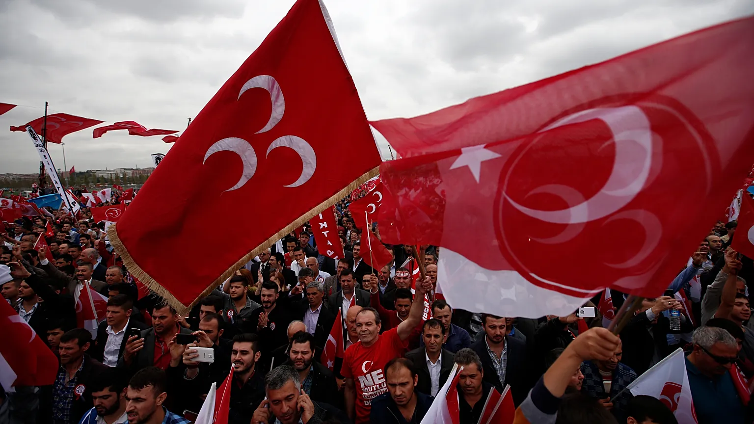 MHP İstanbul il ve 39 ilçe teşkilatını feshetti