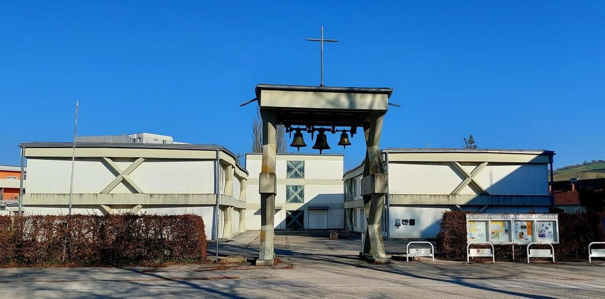 Sosyal medyada satılık kiliseyi camiye dönüştürme polemiği