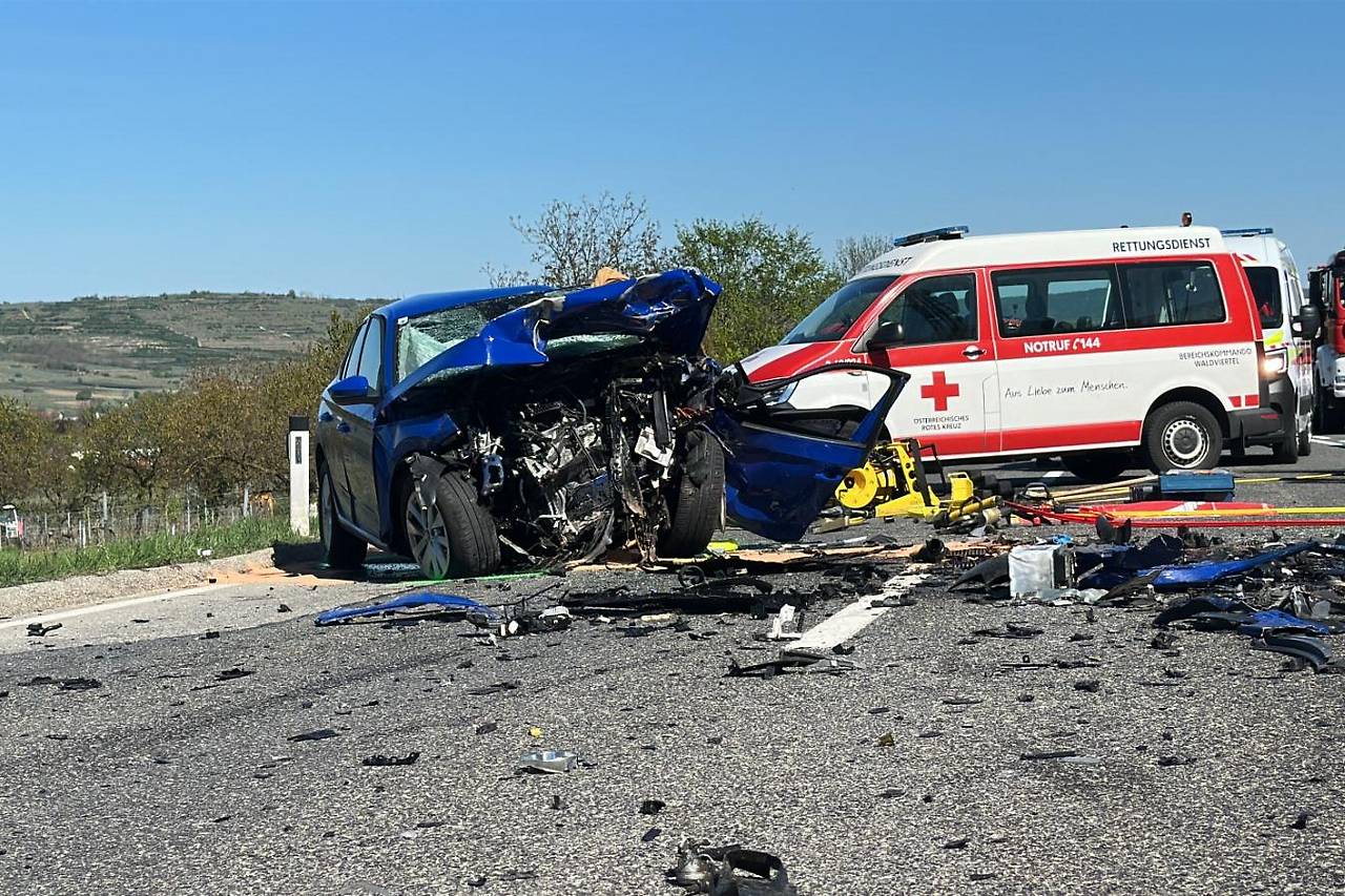 Üç Aracın Karıştığı Feci Kaza | 2 Ölü, 6 Yaralı