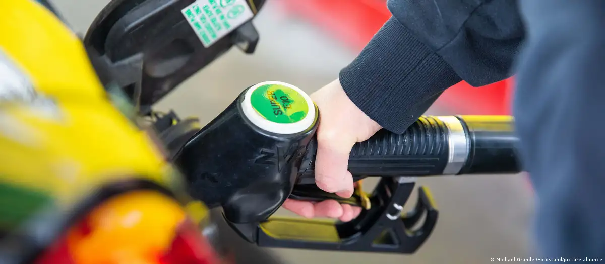 Almanya’da benzin ve dizelde vergi indirimi