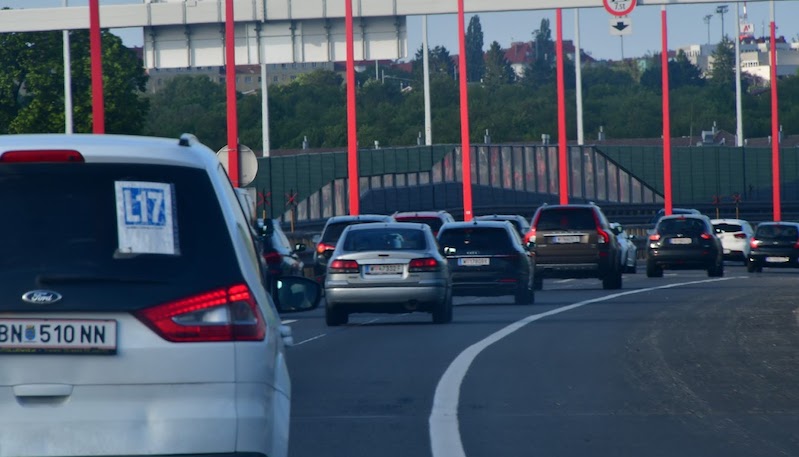 Trafik kaosu | Tatilciler kilometrelerce kuyrukta