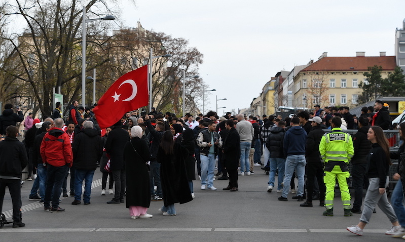 Viyana’da Türkiye vatandaşlarına yönelik dikkat çeken soru önergesi