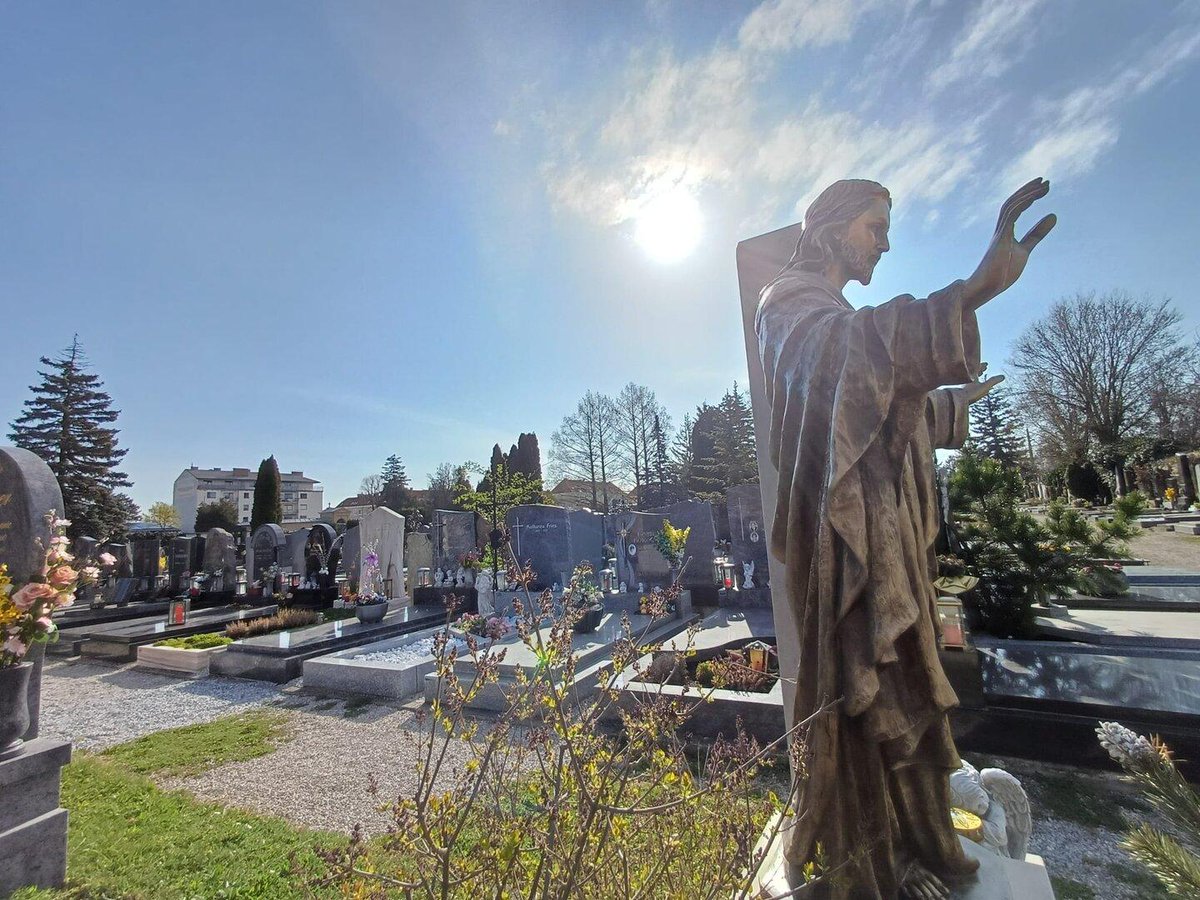 Avusturya’da mezarlar açıldı | Altın diş şüphesi