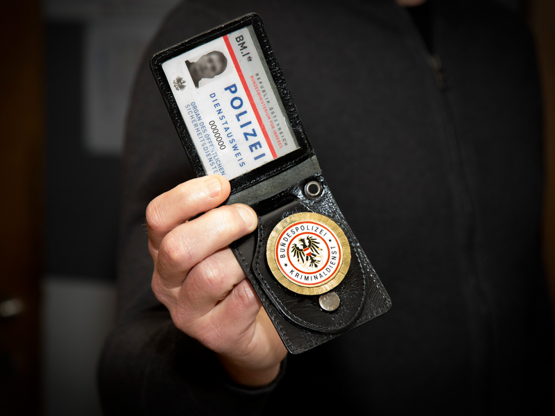 Viyana’da sahte polis dehşeti | 91 yaşındaki kadını dolandırıp yere attı