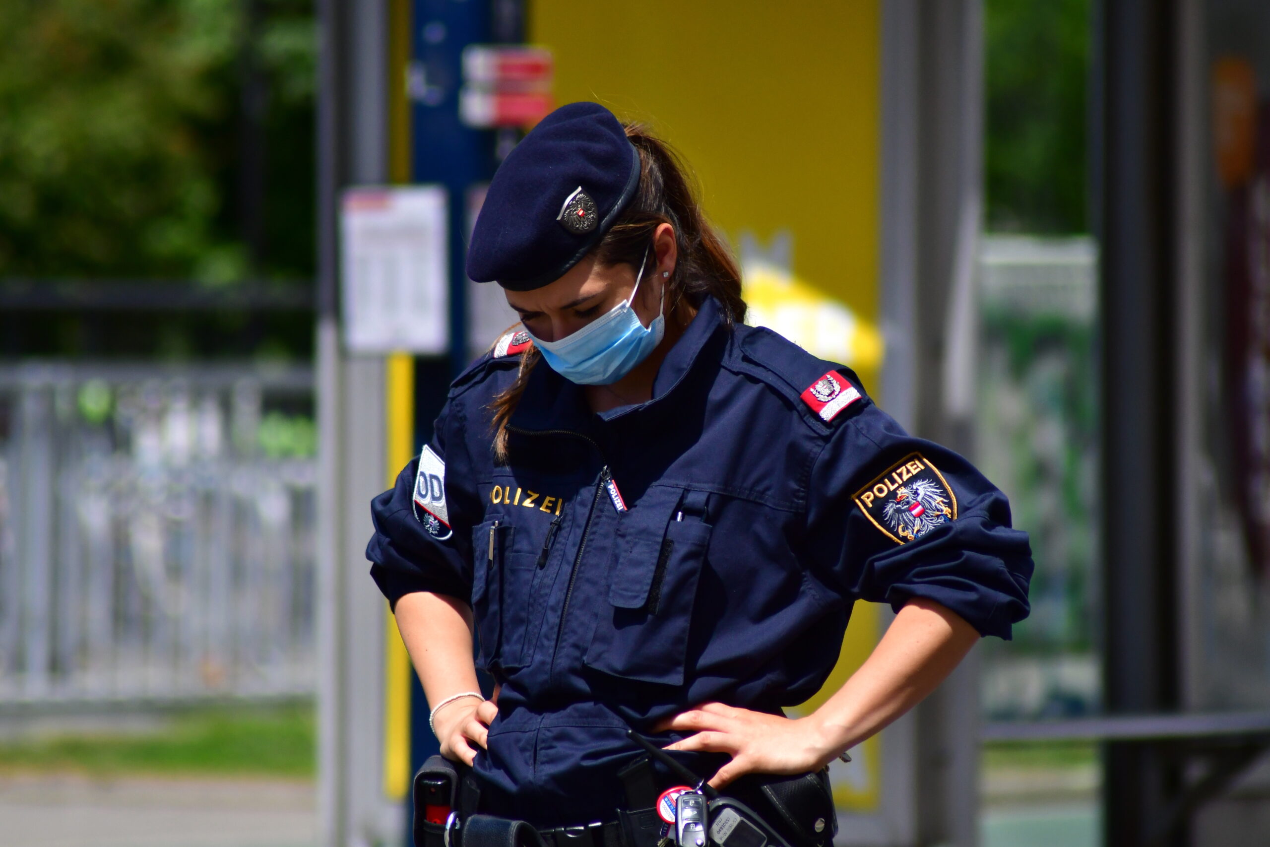 Avusturya’da emekli polislerin silah taşıma hakkına sınırlama