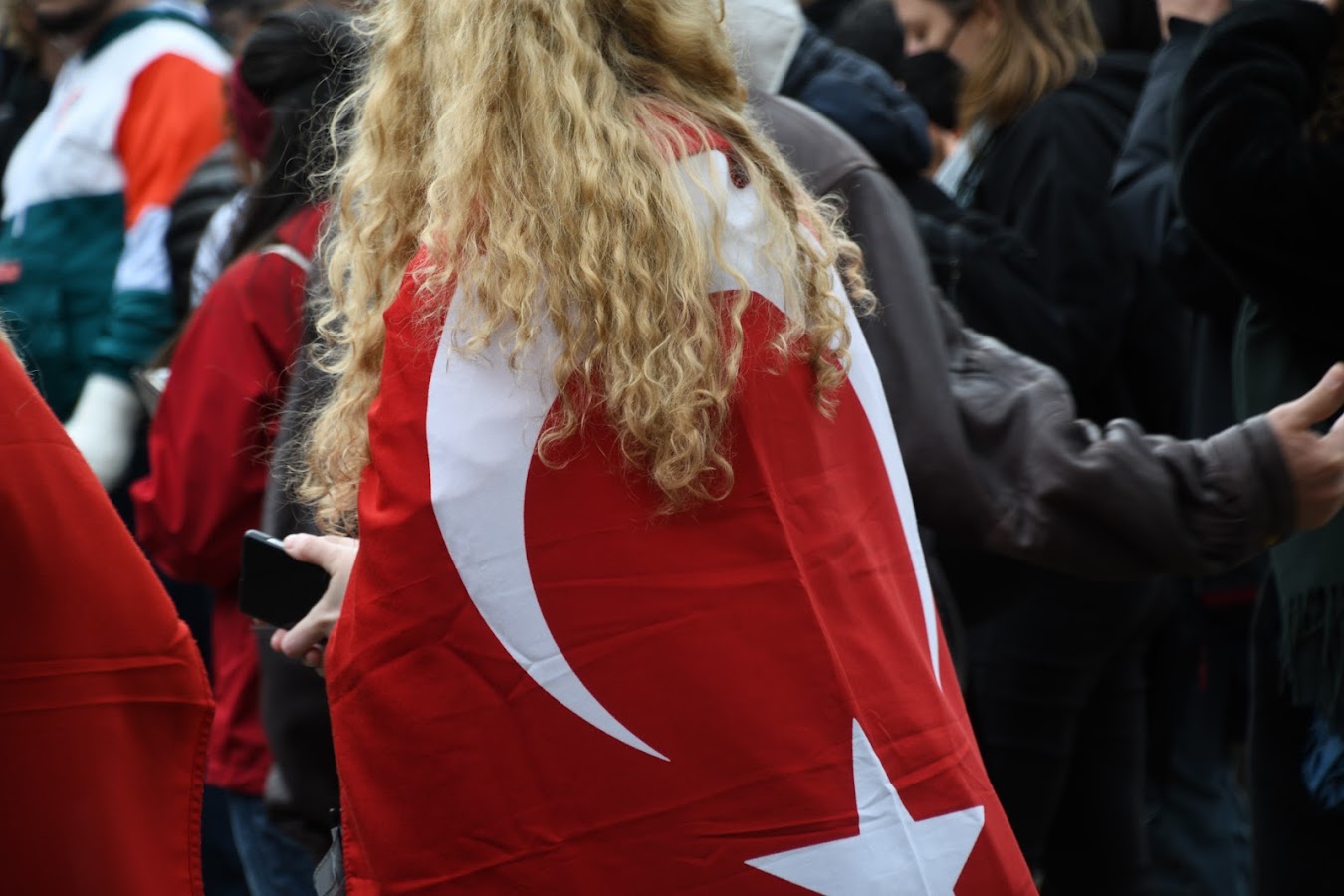 Varlık İçinde Yaşanan Yoksulluk | Gurbetin Sessiz Hikâyesi