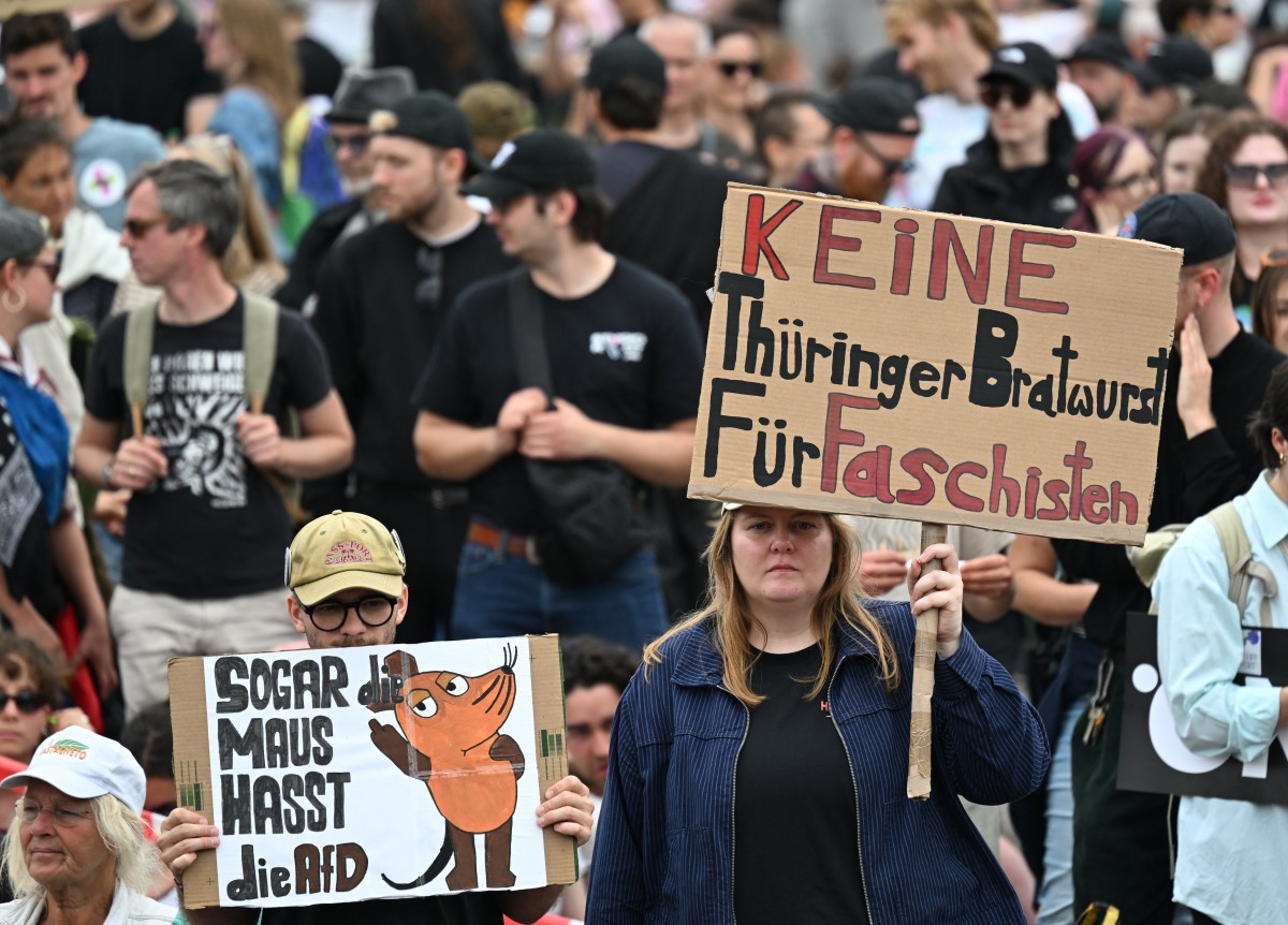Aşırı sağcı AfD kongresine 20 bin kişilik protesto