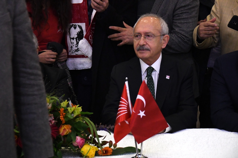 “Partiyi bölen Erdoğan’a hizmet eder”