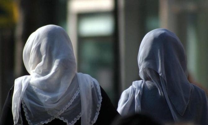 Anayasa Mahkemesi, Müslümanların başörtüsü yasağına karşı yaptığı başvuruyu şimdilik reddetti