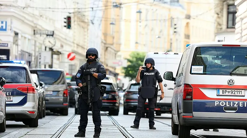 Viyana’da soygun | Şüpheli kendini mağazaya kilitledi