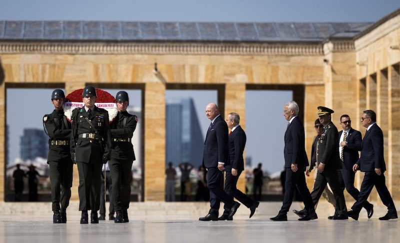 Avusturya Şansölyesi Stocker Anıtkabir’e çelenk bıraktı