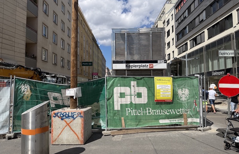 Favoriten Caddesi Esnafı: “Korona günlerinden daha kötü”