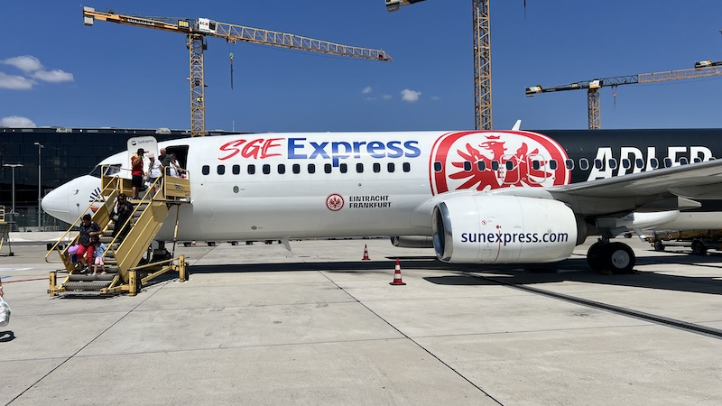 Antalya Havalimanı’nda SunExpress Krizi: Avusturyalı Yolcular Saatlerce Bekledi
