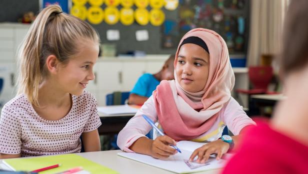 Avusturya’da başörtüsü yasağı başlıyor: Yasak neleri kapsıyor, cezası ne kadar?