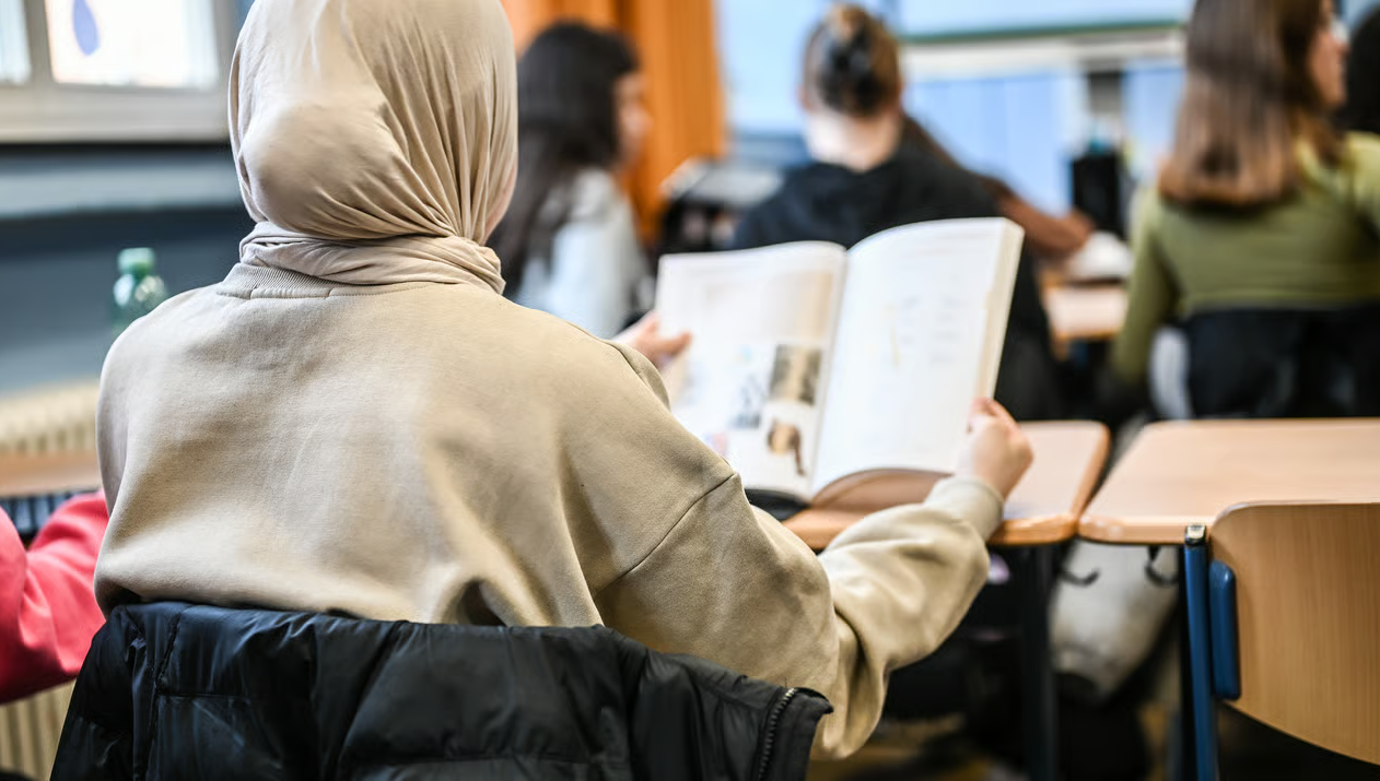 Avusturya’da başörtüsü yasağının ilk sonucu | 13 yaşındaki öğrenci için işlem başlatıldı
