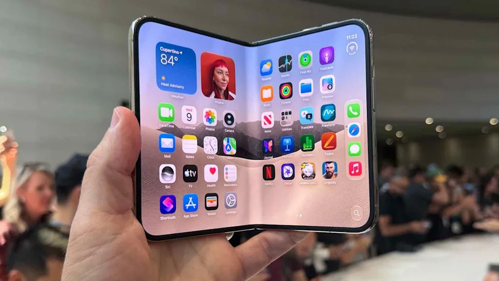 Apple İlk Katlanabilir iPhone’unu Tanıttı | Avusturya’da 2.319 euroluk başlangıç fiyatıyla
