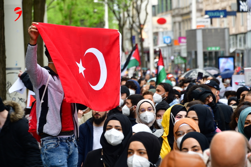 Ben Türk olduğuma ne sevinirim ne de üzülürüm